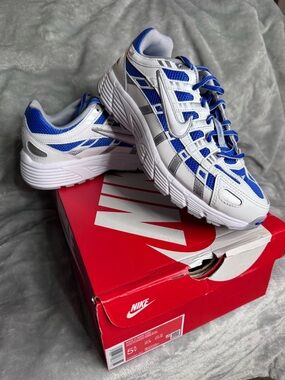 NWT 👟 Nike White and Royal Blue Youth Royal/White P-6000
